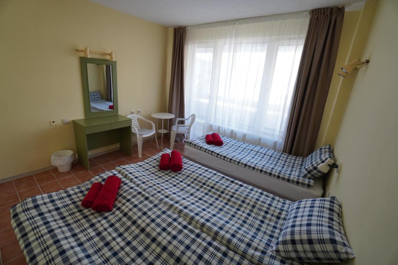Amadina Garden Hotel Lozenets Bilik gambar