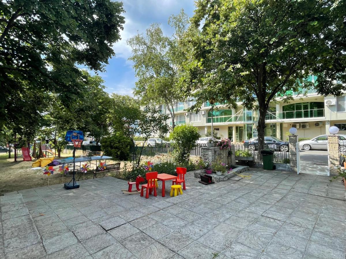 Amadina Garden Hotel Lozenets Luaran gambar