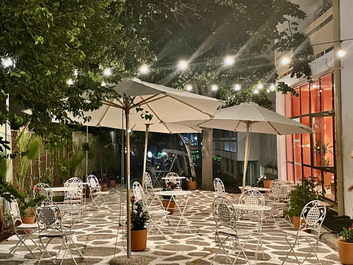 Amadina Garden Hotel Lozenets Luaran gambar