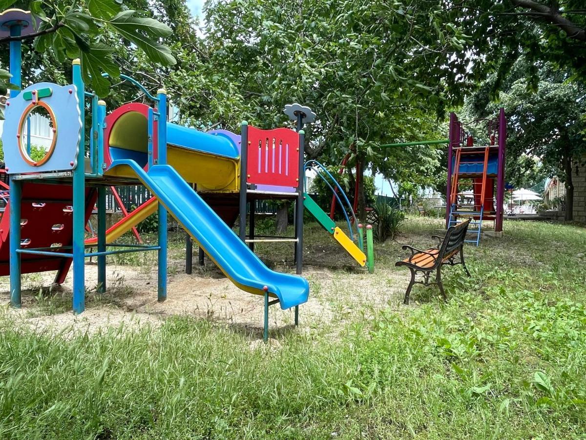 Amadina Garden Hotel Lozenets Luaran gambar