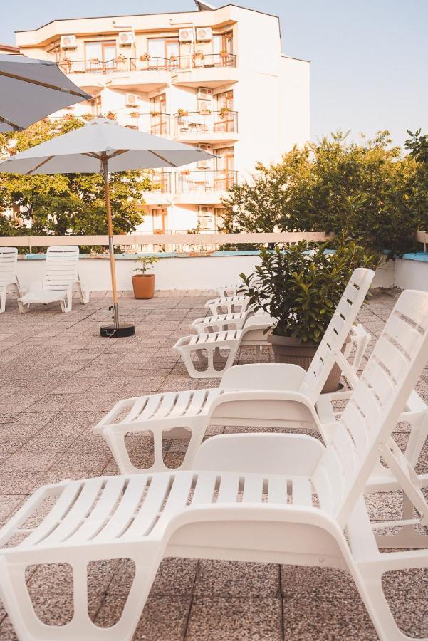 Amadina Garden Hotel Lozenets Luaran gambar