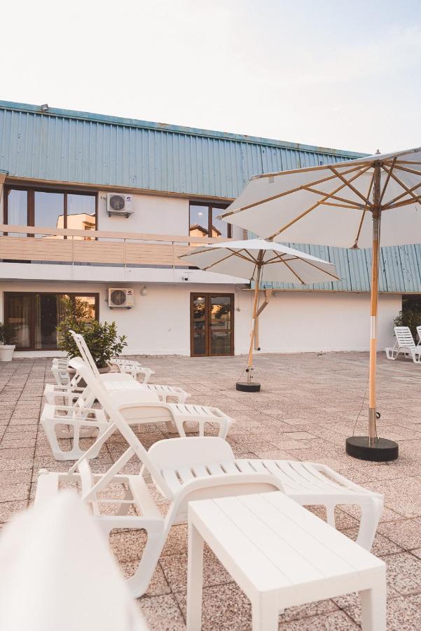 Amadina Garden Hotel Lozenets Luaran gambar
