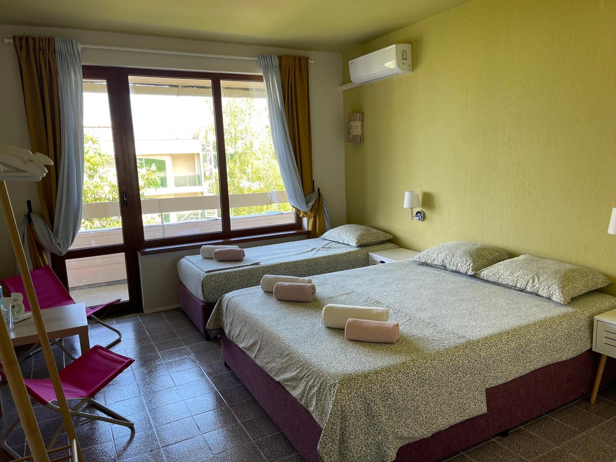 Amadina Garden Hotel Lozenets Luaran gambar