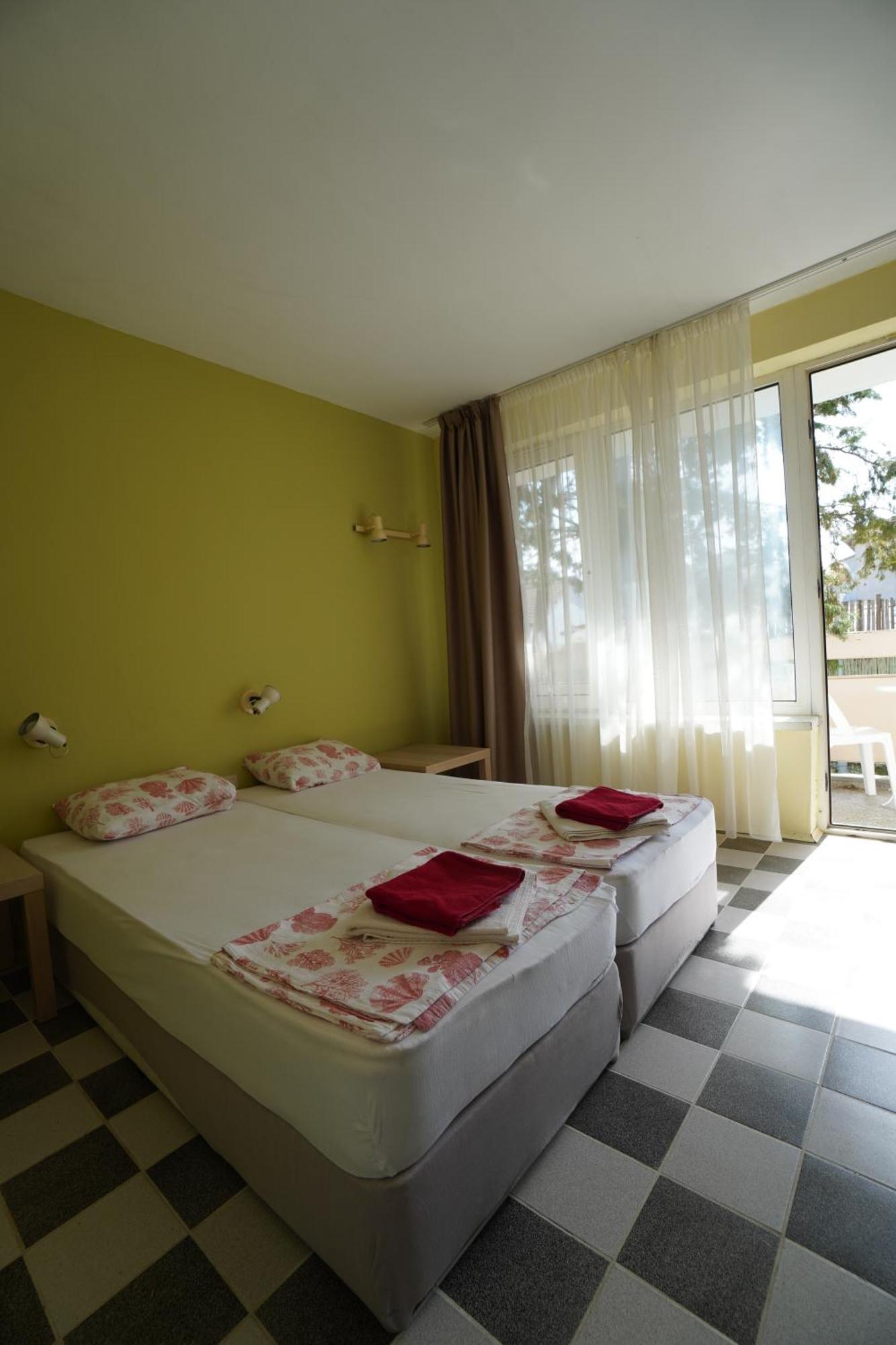 Amadina Garden Hotel Lozenets Luaran gambar